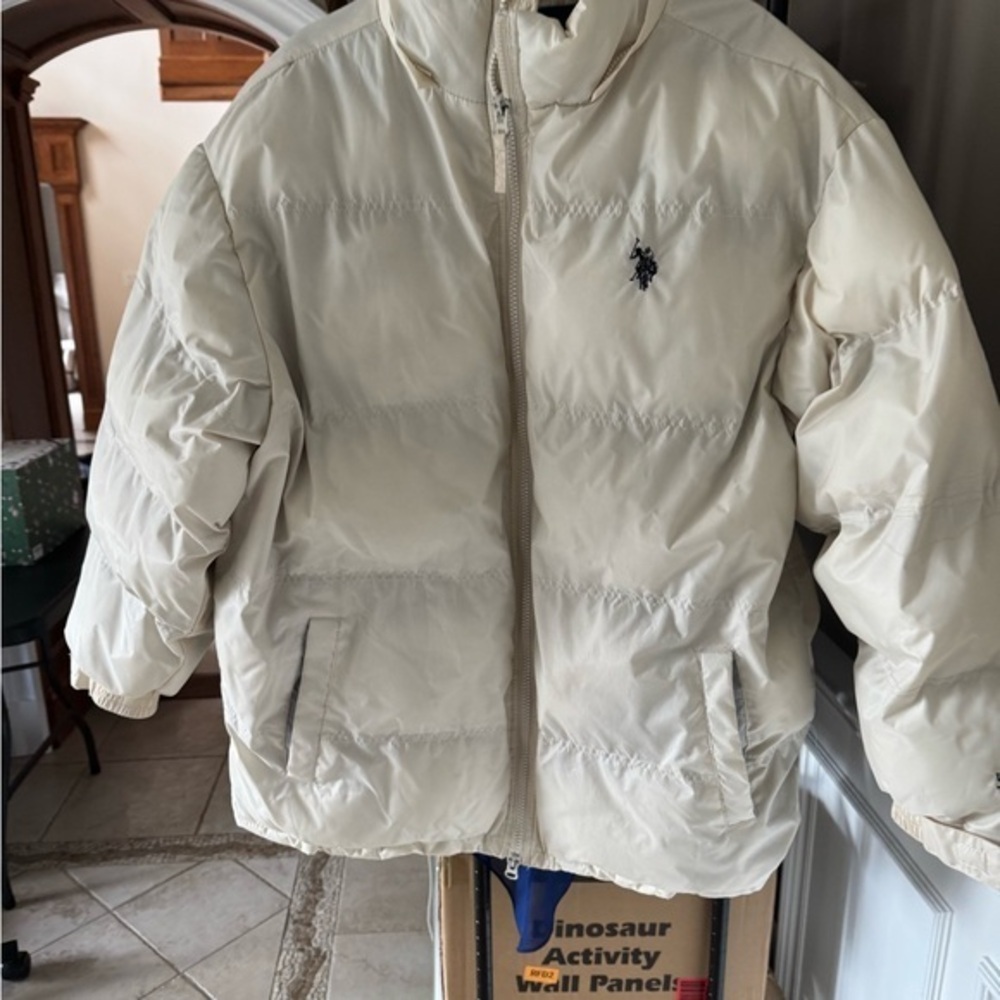Polo puff jacket in color off white it is not white